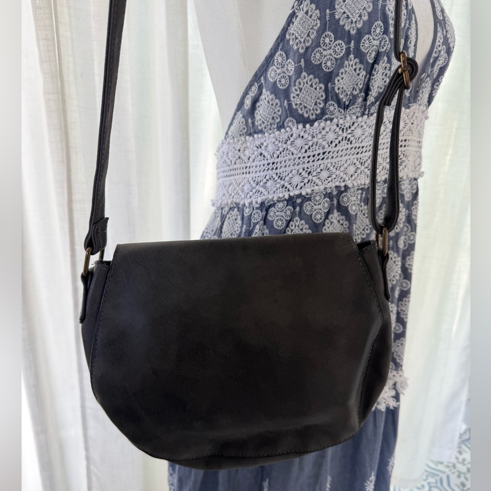 T-Shirt & Jeans Gray Faux Suede Crossbody Saddle Bag Whipstitch Boho Western - Picture 6 of 12